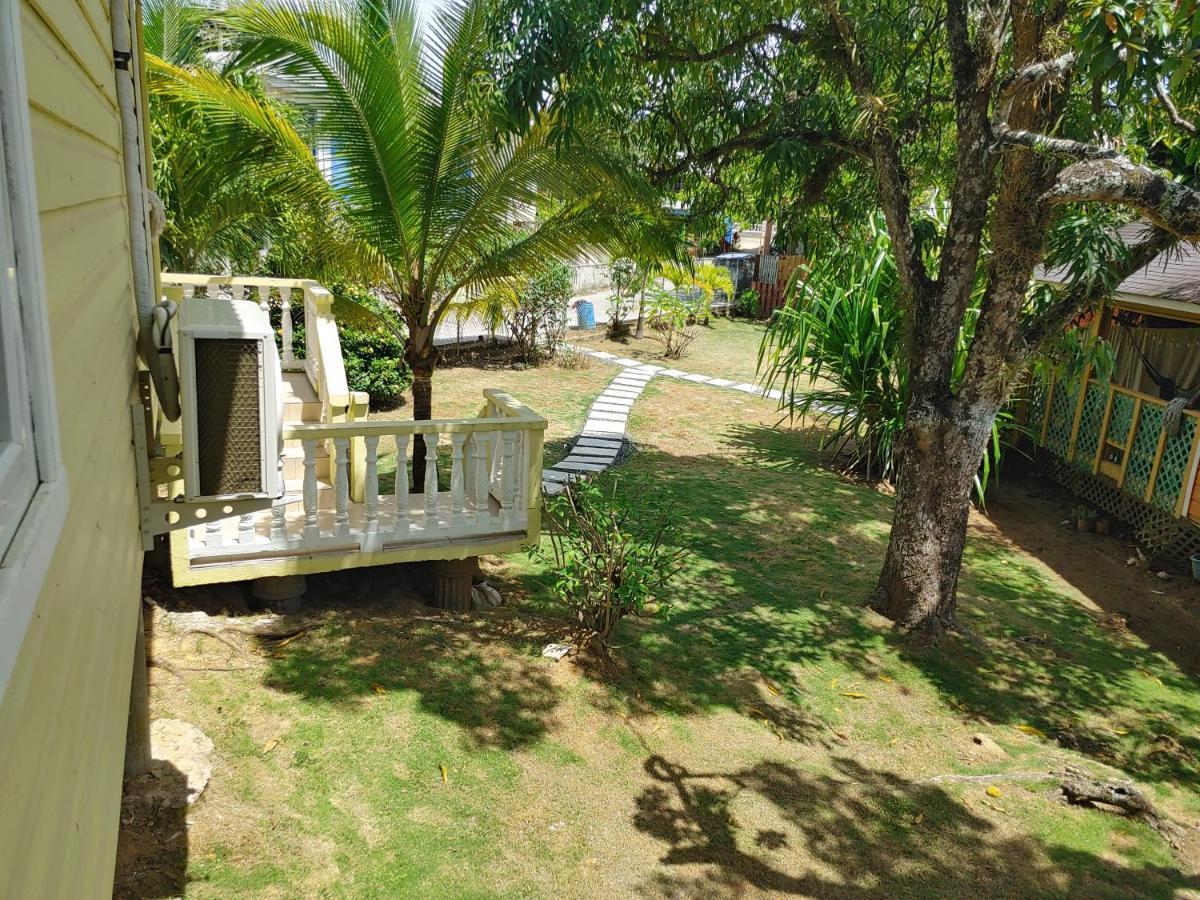 Single-Family Home With Gated Tropical Yard West End Exterior photo